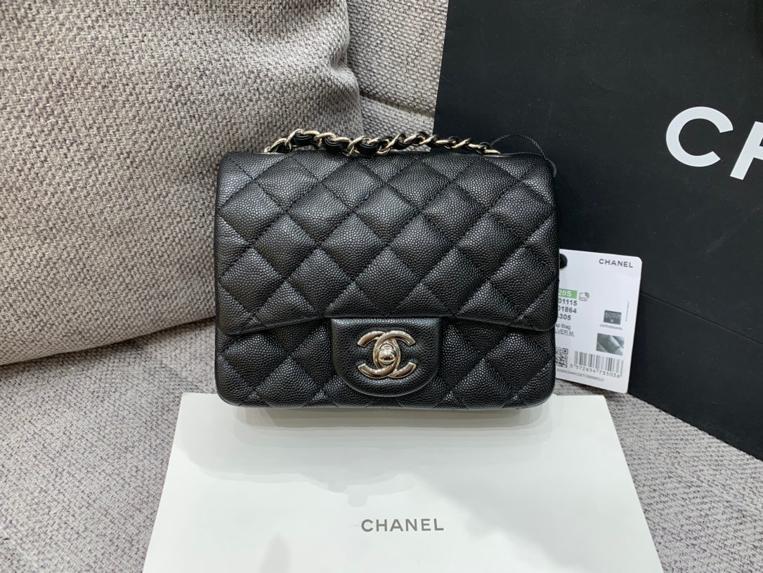 Bolso mini FLAP BAG 17CM Negro Caviar Herrajes plateados