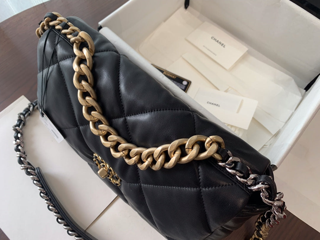 19 Bolso de solapa 30 Negro GOATSKIN Herrajes dorados