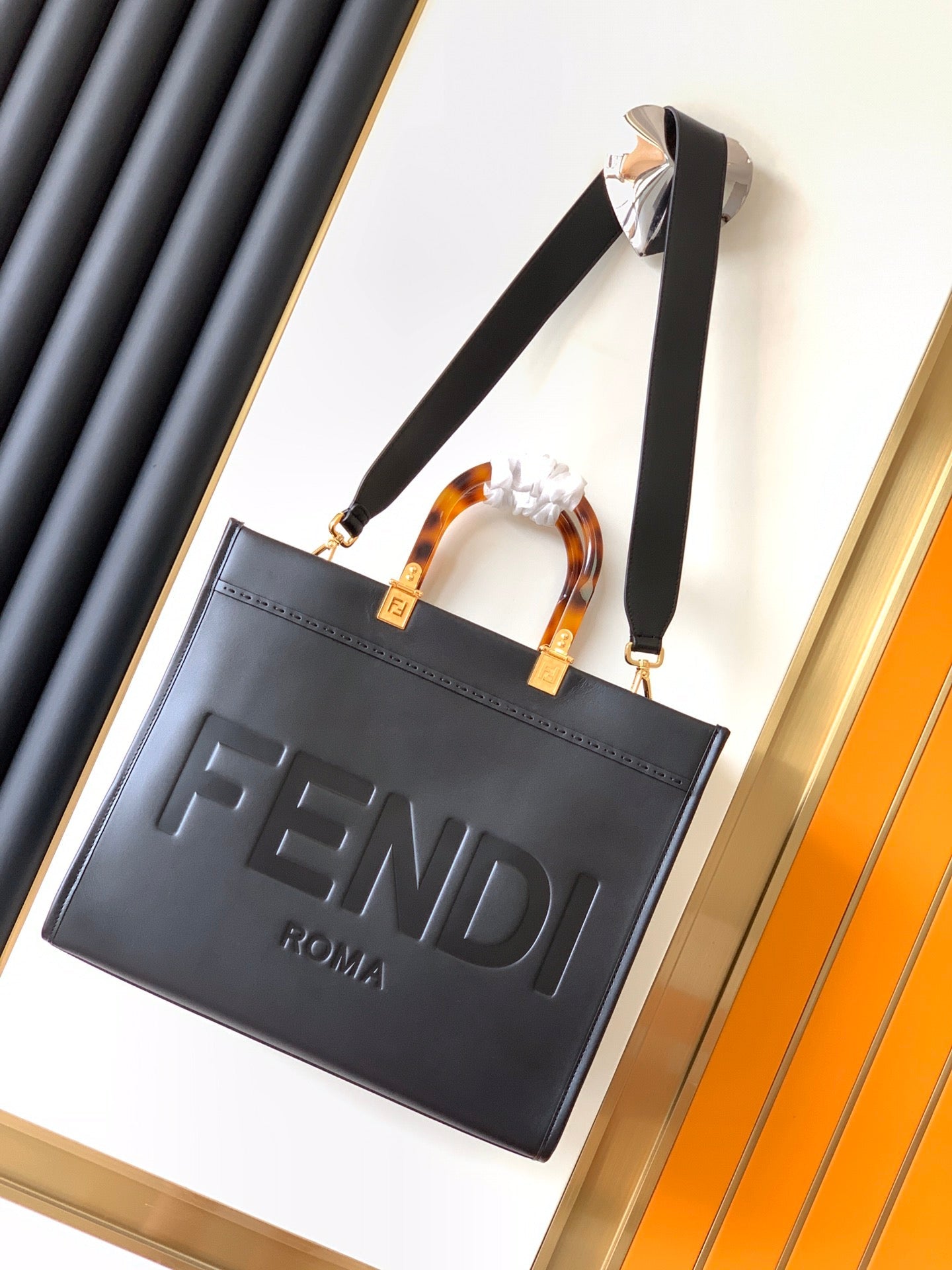 Bolso Fend Sunshine Medium 35 Cuero Negro