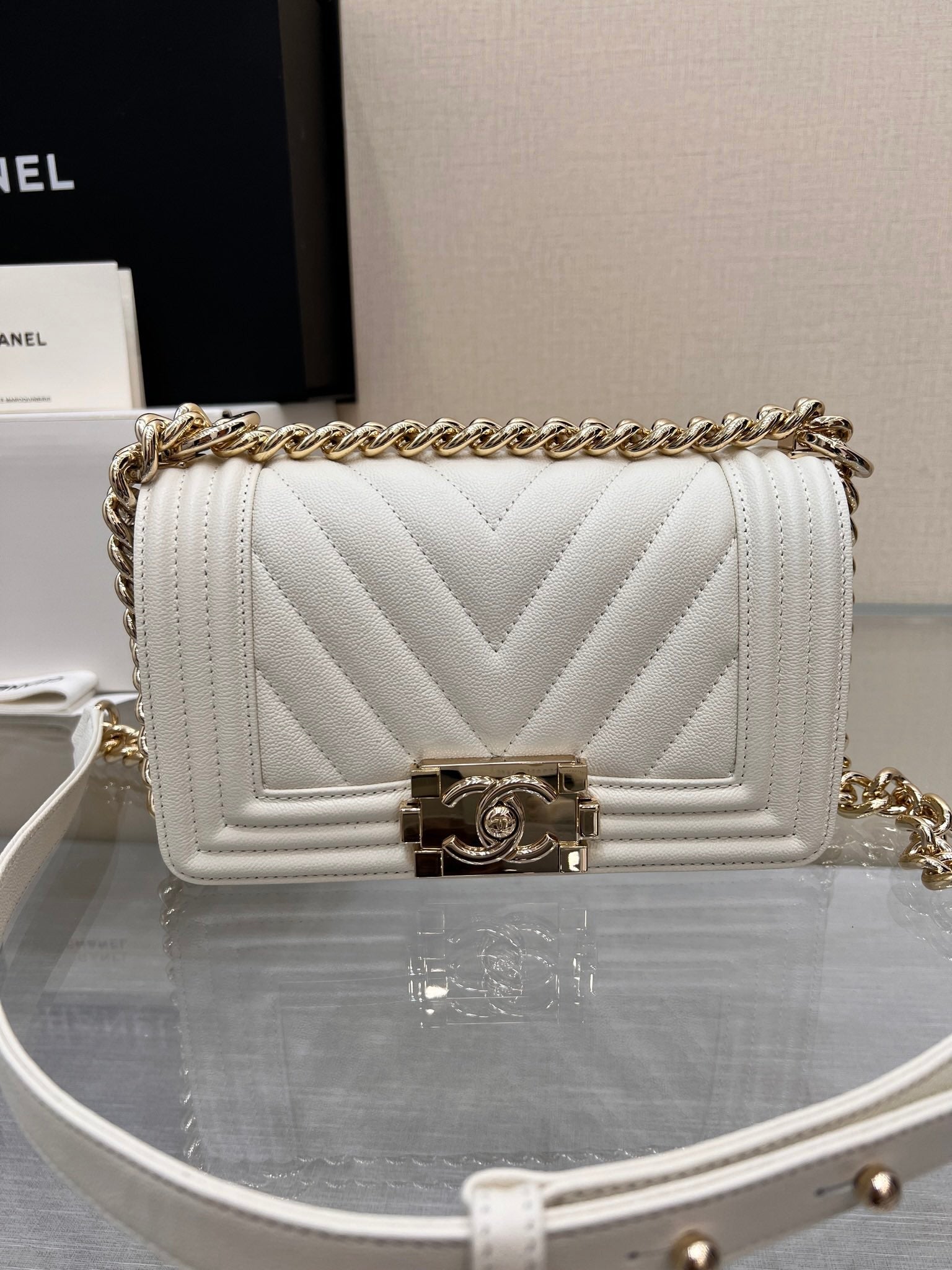 BOY BAG Small 20 Blanco Chevron Caviar Herrajes dorados
