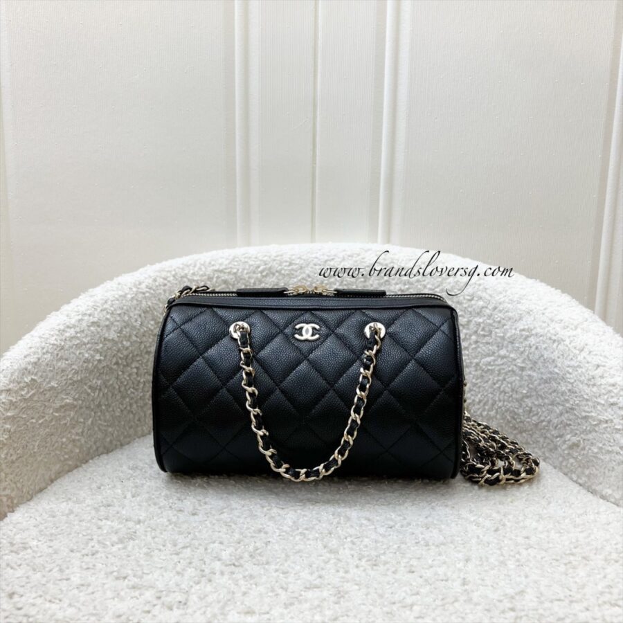 Chanel handbag black – front view