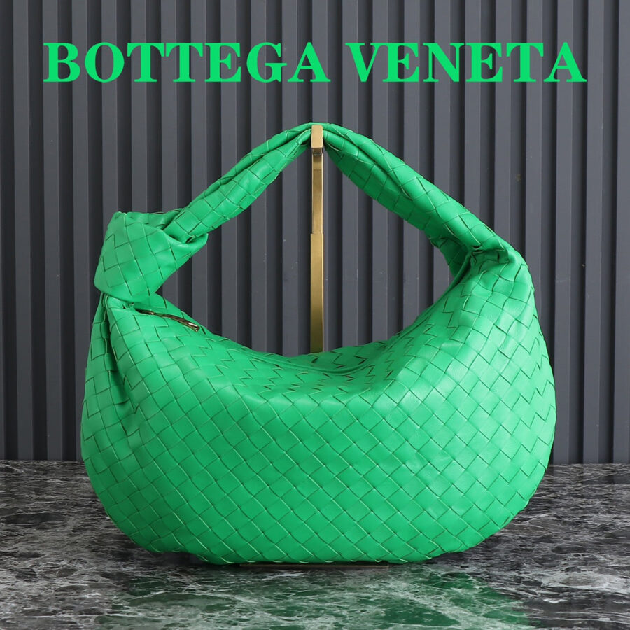 Bottega Veneta Jodie green bag – front view
