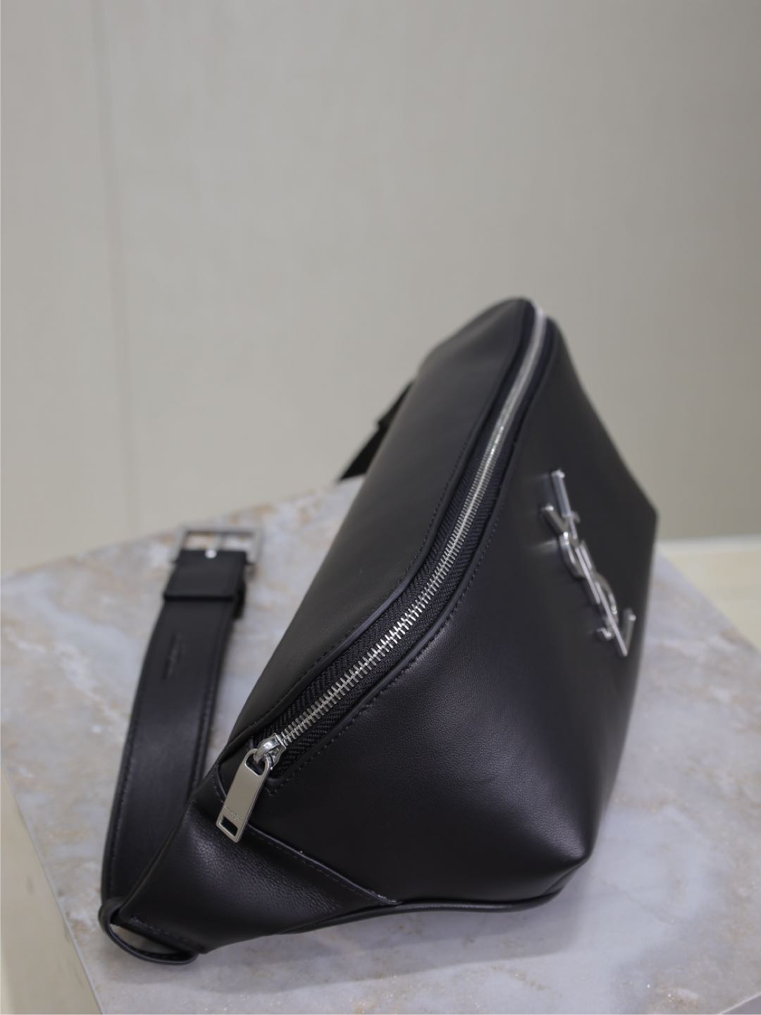 CLASSIC Bolso bandolera 25 IN Negro LAMBSKIN Plateado LOGO