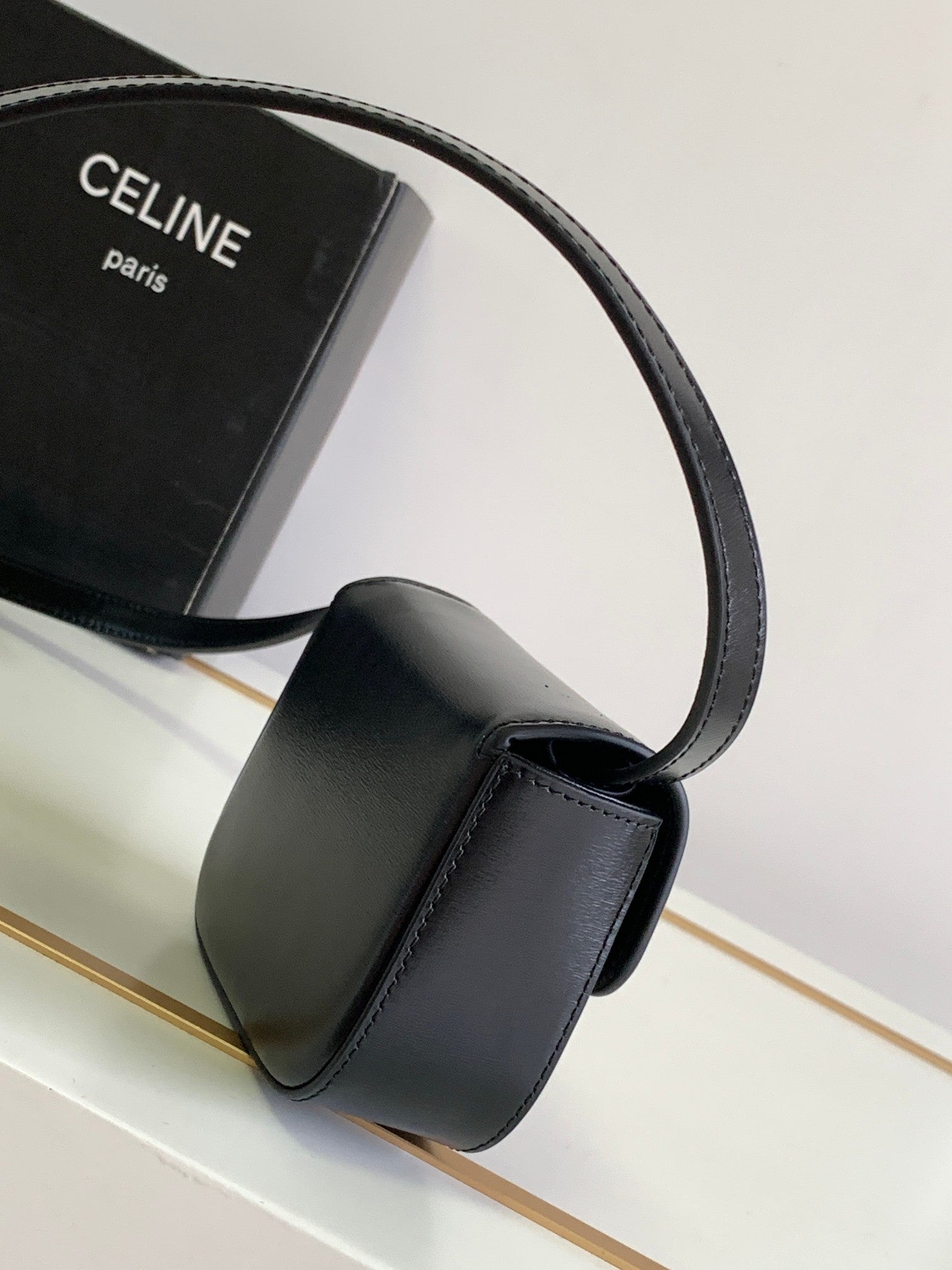 TEEN TRIOMPHE 11CM BLACK CALFSKIN GOLD DIAMOND HARDWARE - Imagen del producto 2
